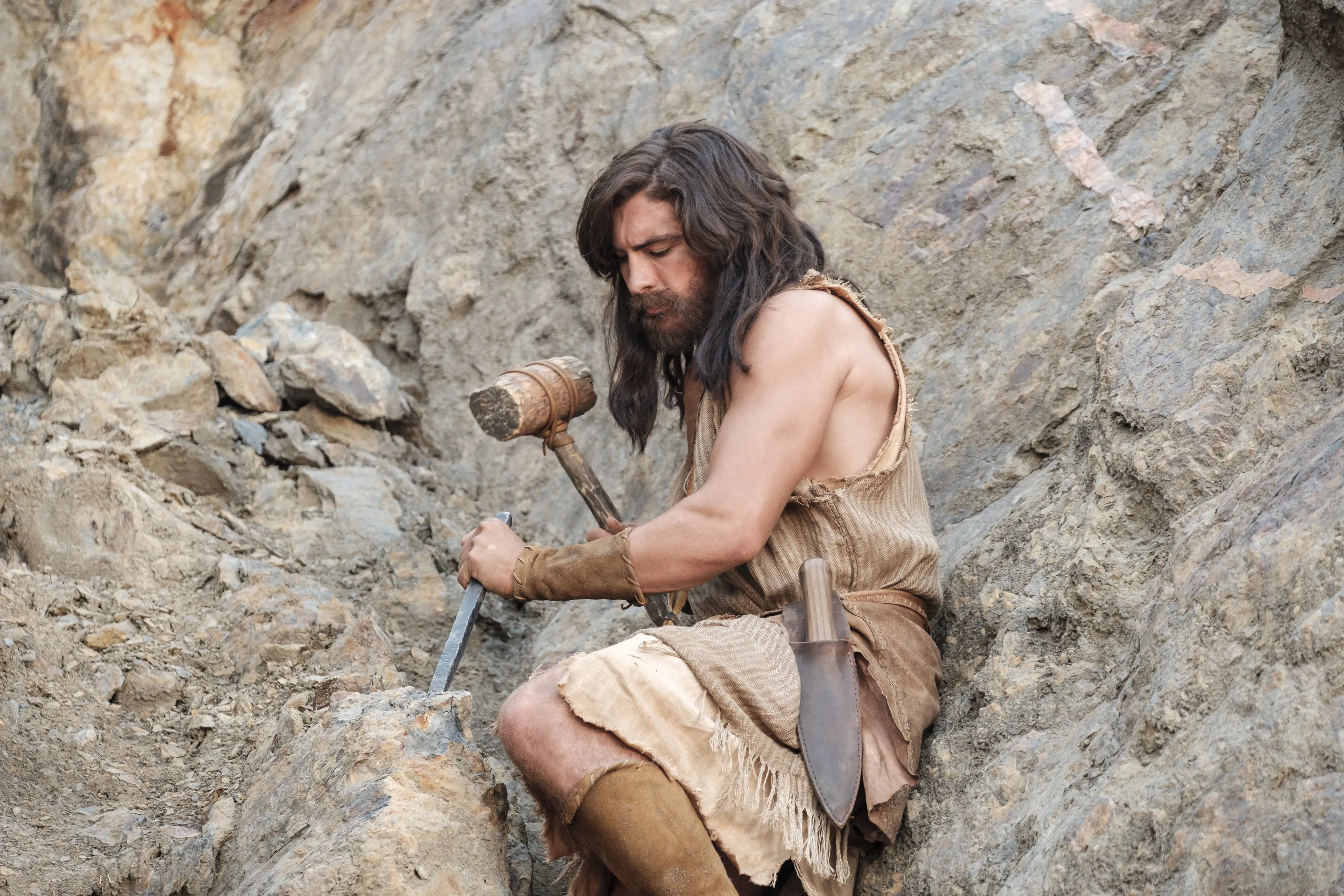 Nephi collects ore in the land of Bountiful.