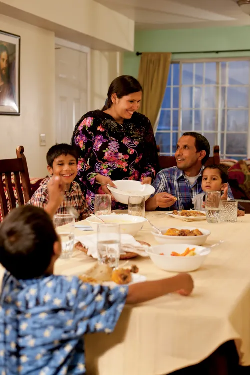 الأسرة على المائدة