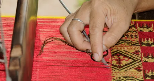 permaidani tenunan yang rumit