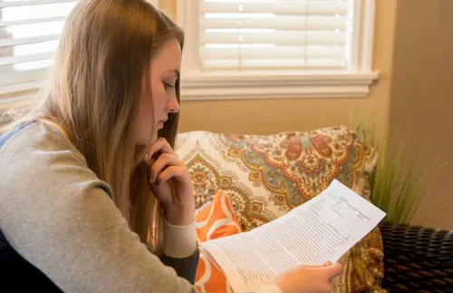 woman reading her patriarchal blessing