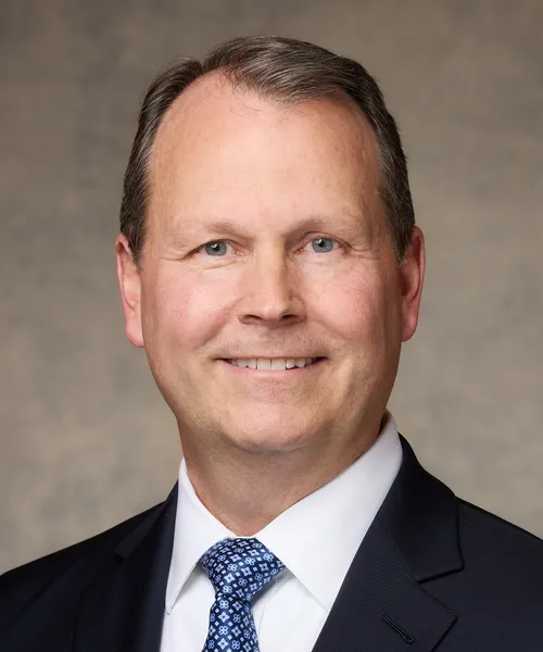 អែលឌើរ ម៉ៃឃើល ប៊ី. ស្រ្ដង