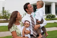 在聖殿旁的家庭