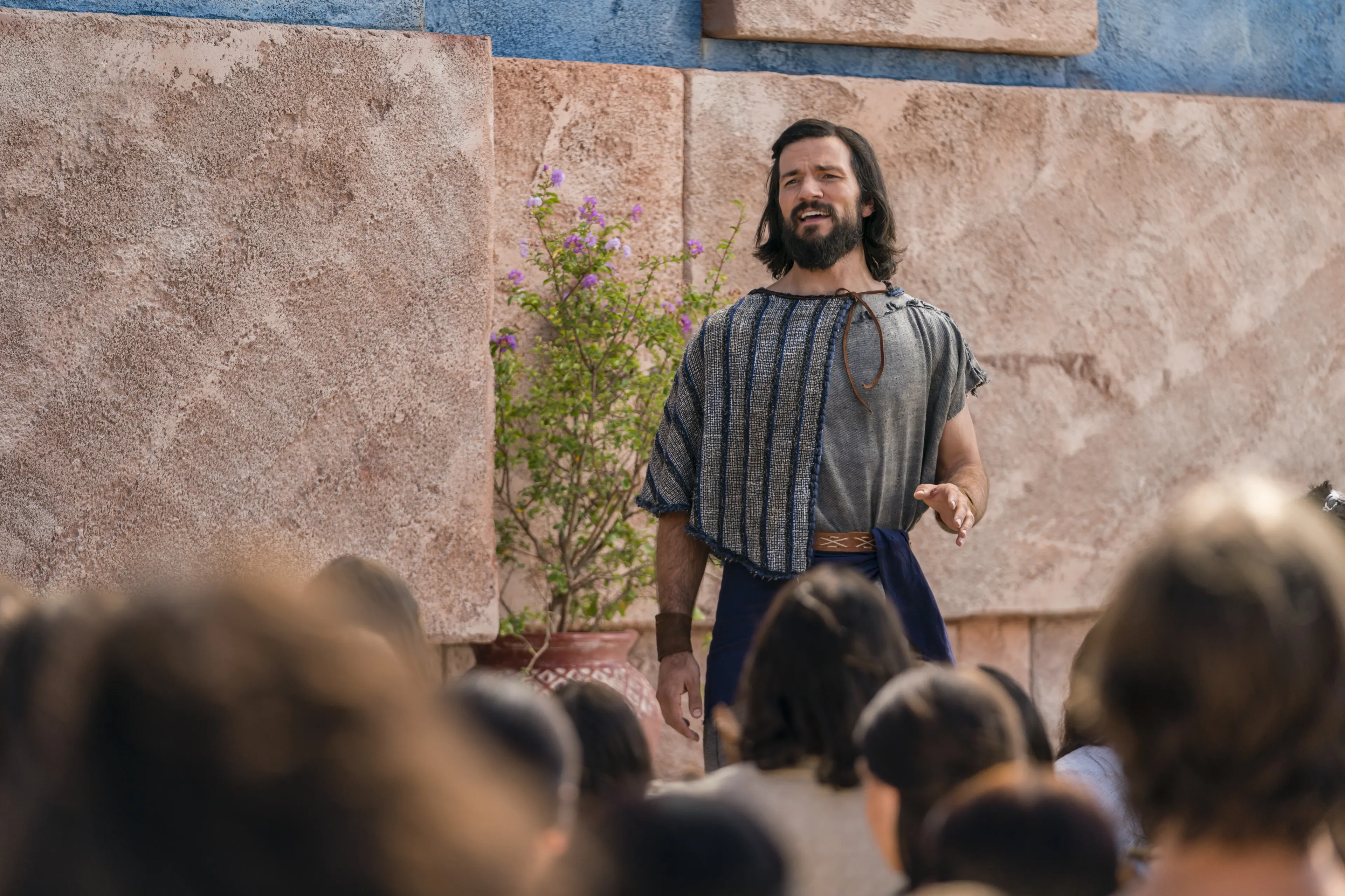 Alma the Younger preaches to the people in the city of Gideon.