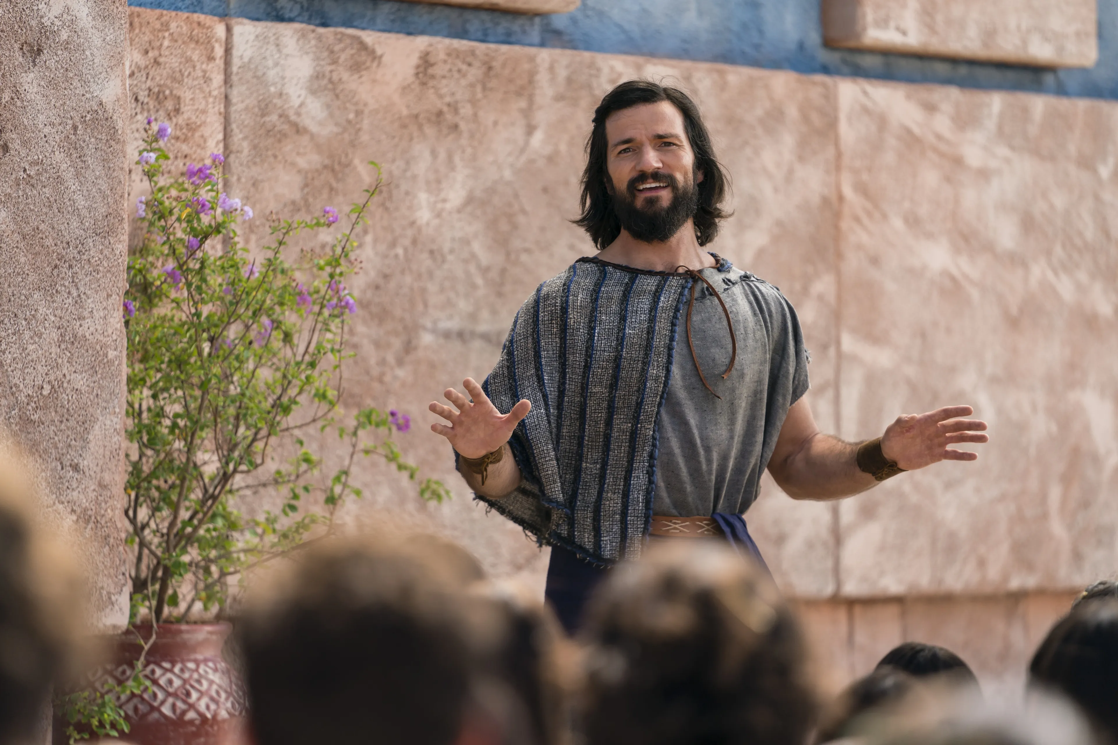 Alma the Younger preaches to the people in the city of Gideon.