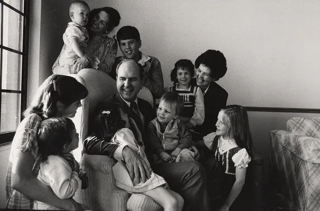 Russell M. Nelson with wife and grandchildren.