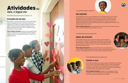 Criança sorrindo segurando um sol de papel