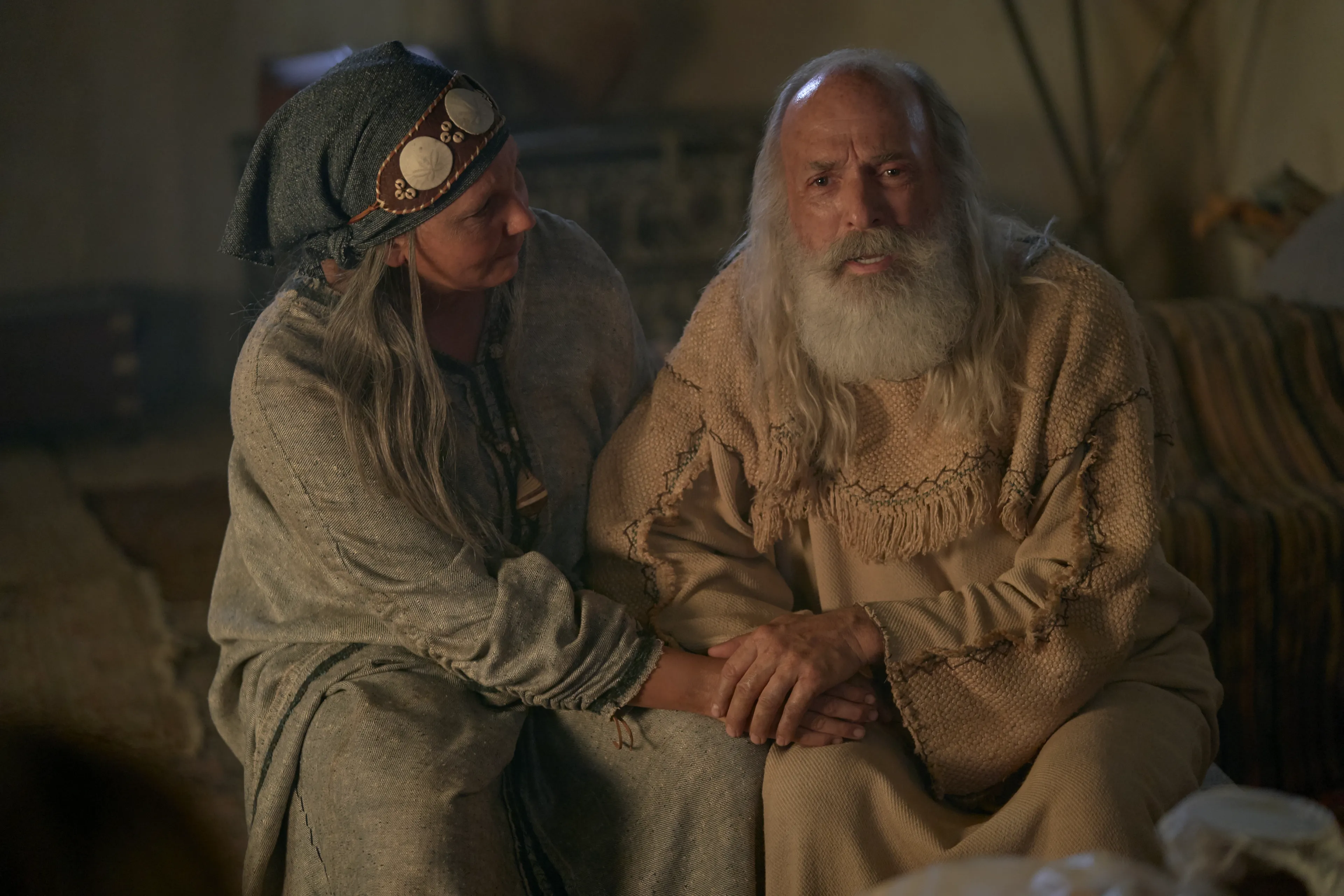 Lehi and Sariah sit together and teach their family.