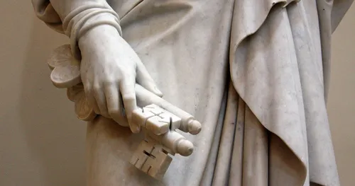 statue of Peter holding keys