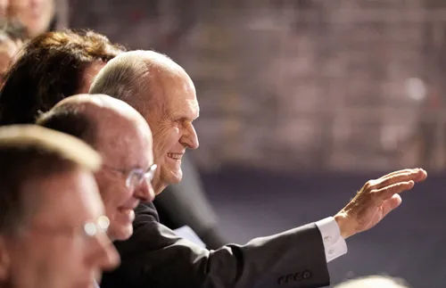 President Nelson greets Latter-day Saints in Guatemala City