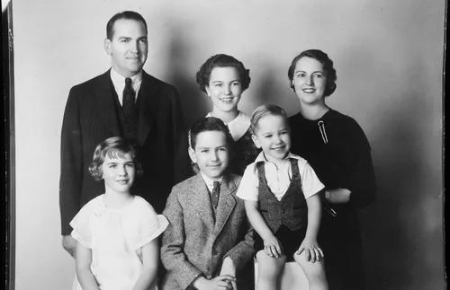 young Russell M. Nelson with his parents and siblings