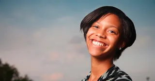 웃고 있는 십 대