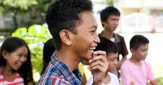 행복해하는 청소년들