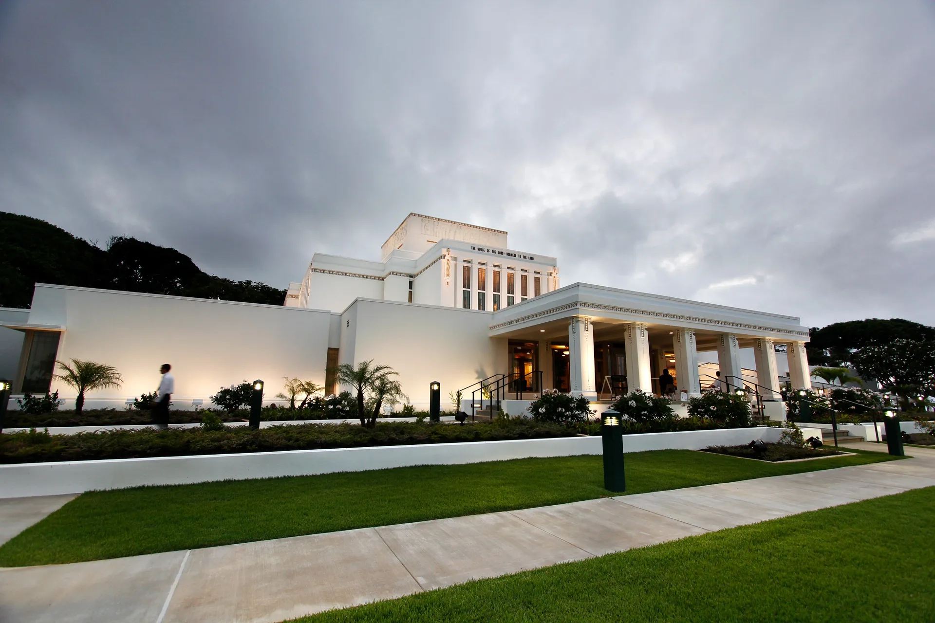 The Laie Hawaii Temple entrance, including scenery.