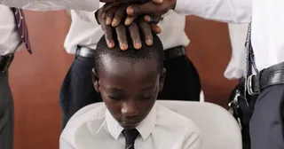 확인받는 어린이