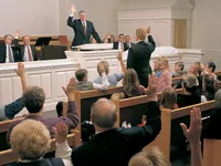 聖餐聚會中舉手支持