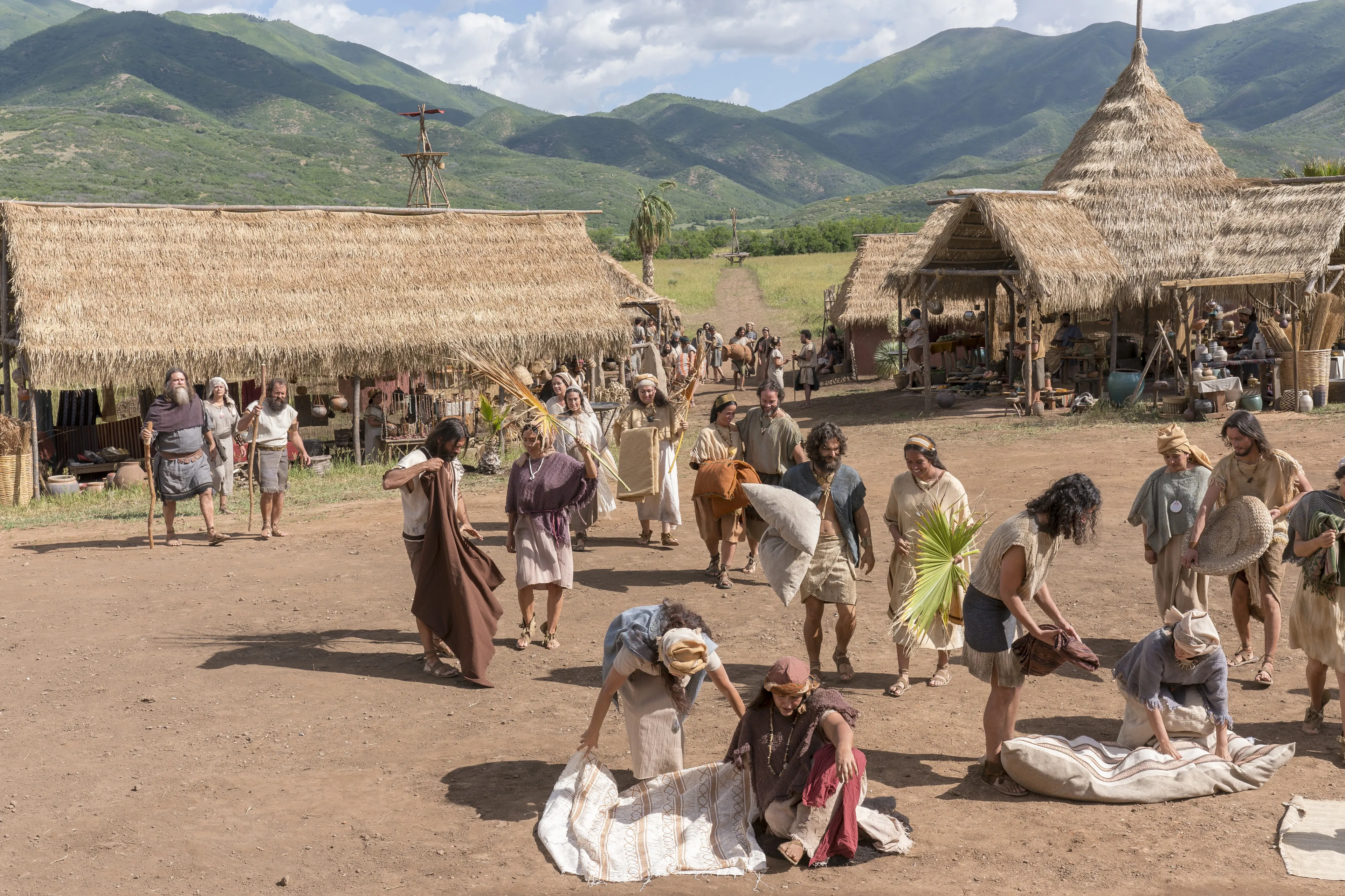 The Nephite people gather around the temple to hear Jacob teach about pride and chastity.