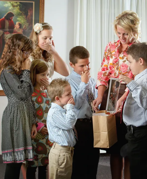children looking at pictures