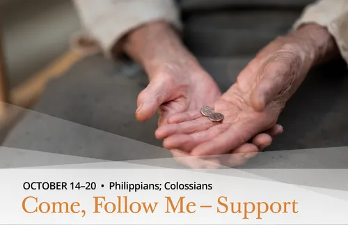 hands of an elderly woman holding two mites