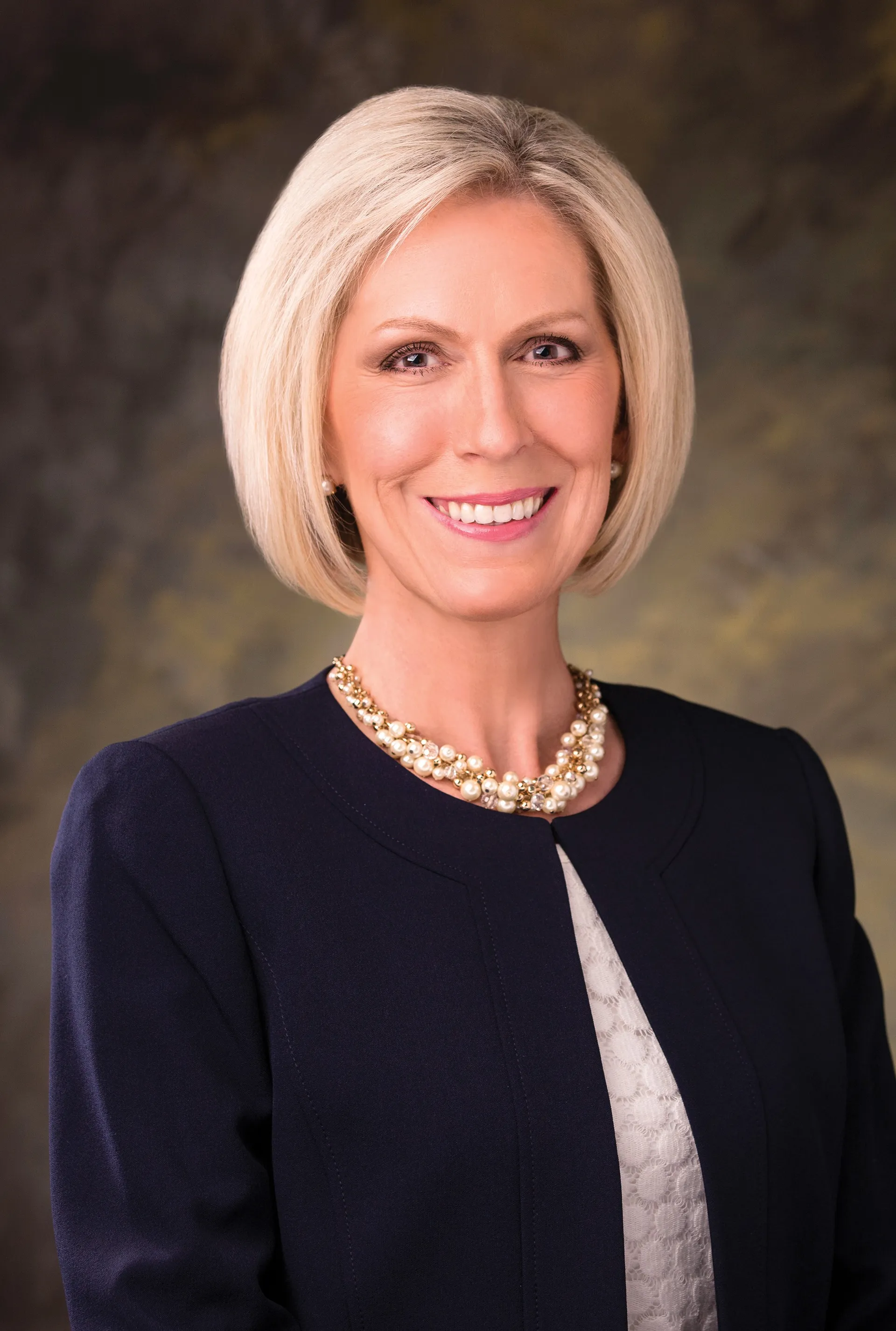 末日聖徒イエス・キリスト教会中央初等協会会長のジョイ・D・ジョーンズ姉妹の公式肖像写真。