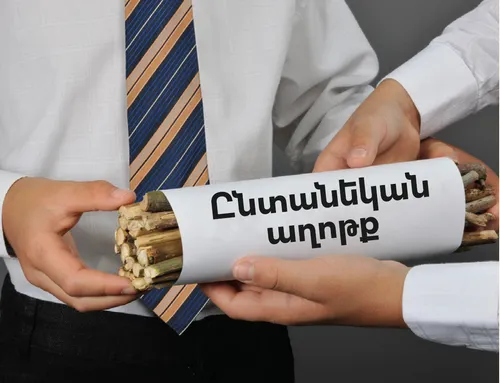 փայտիկերի կապոց բռնած երեխան