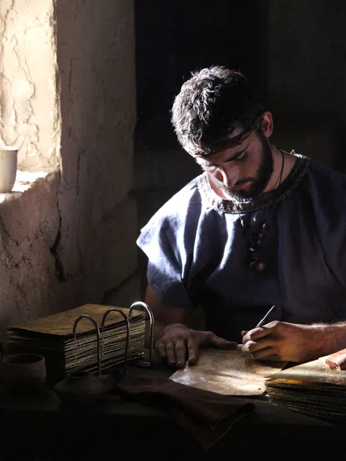 尼腓刻寫在金頁片上