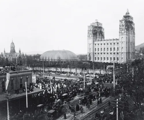 crowds at Salt Lake Temple dedication