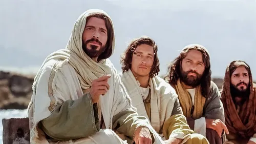 해안가에서 청중에게 비유를 가르치시는 예수님