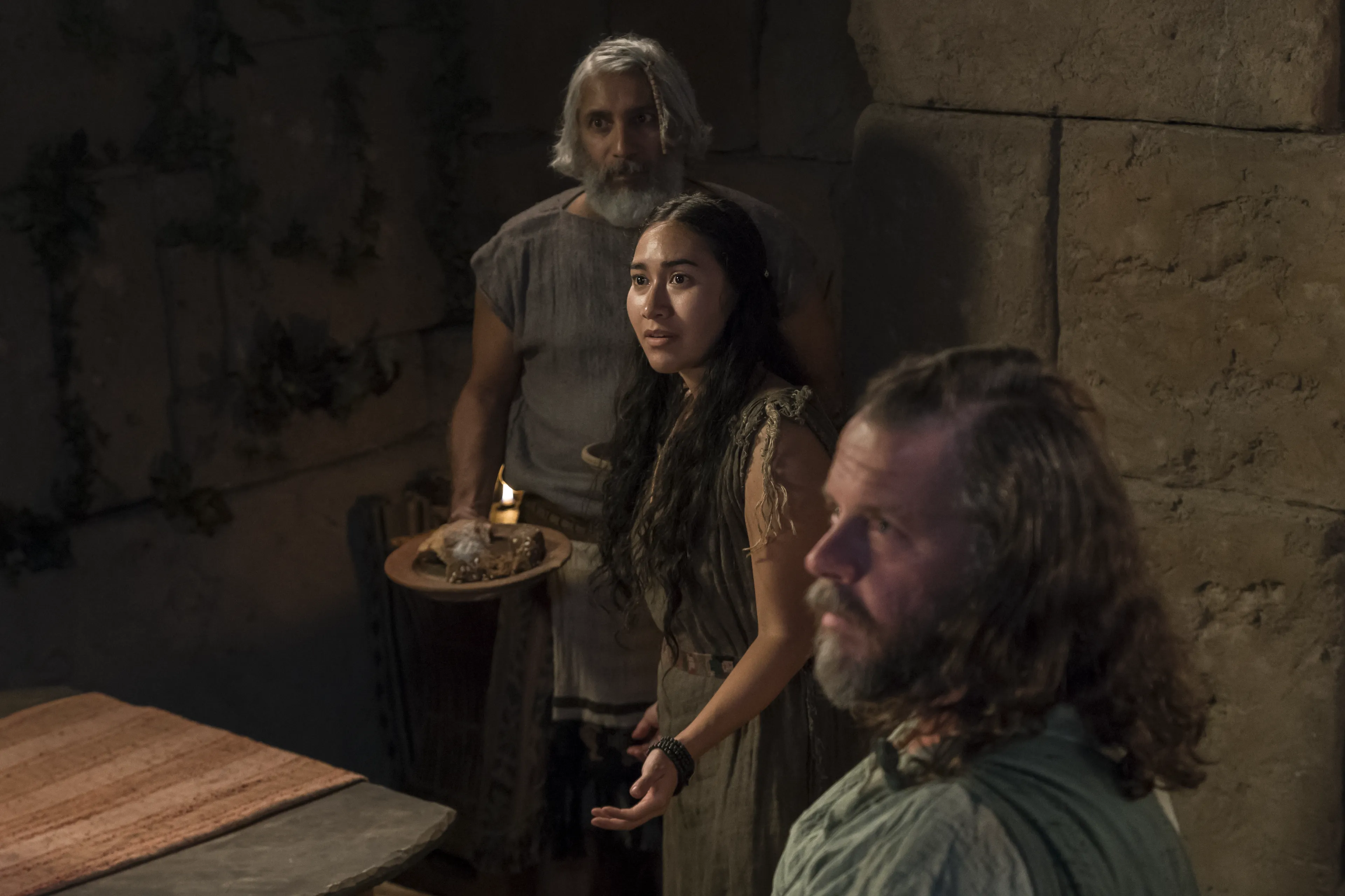 The family of Helam gathers together. They listen as Alma teaches them.