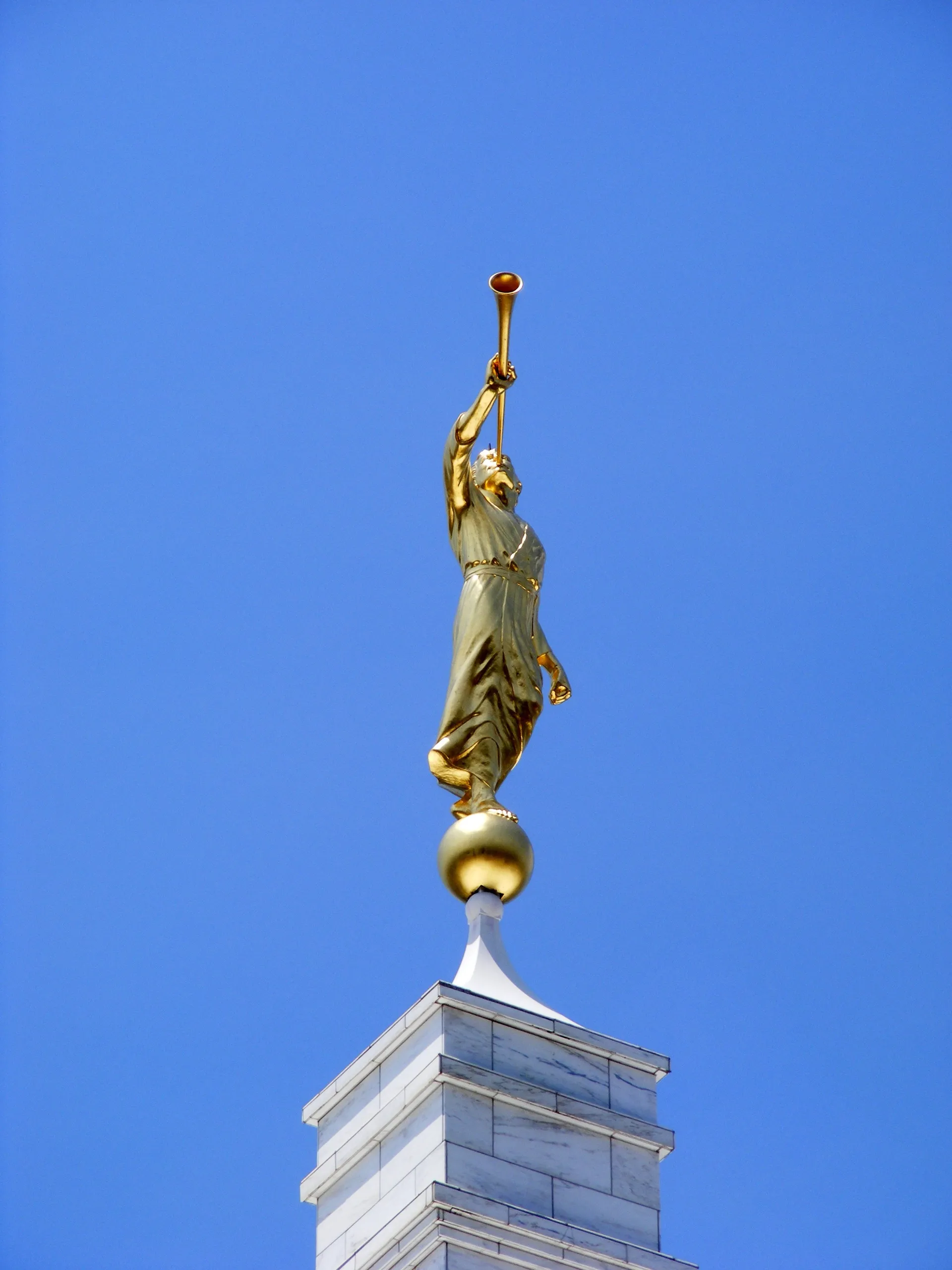 An image of the angel Moroni statue on top of the Raleigh North Carolina Temple.