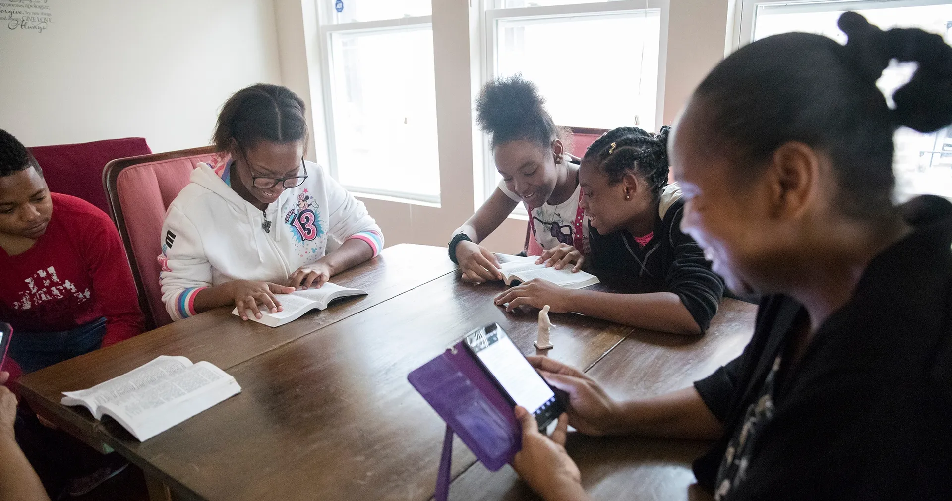 Family studies scriptures together.