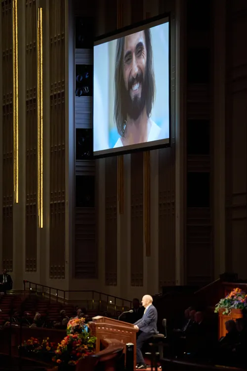 साधारण सम्मेलनमा मञ्चमा अध्यक्ष नेल्सन 