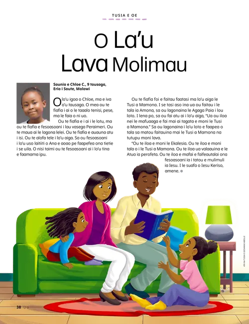 O se aiga o loo nonofo faatasi i luga o se sofa o loo faitauina le Tusi a Mamona