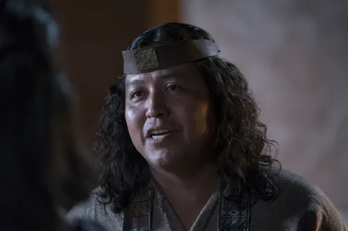 A priest speaks with Alma the Younger.