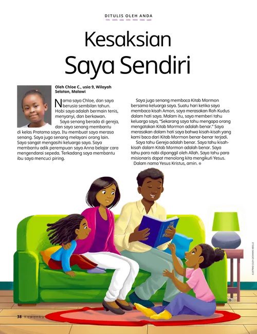 Sebuah keluarga duduk bersama di sofa membaca Kitab Mormon