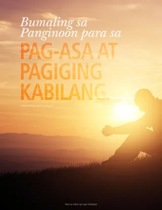 kabataang nagdarasal sa isang lugar na tanaw ang bundok