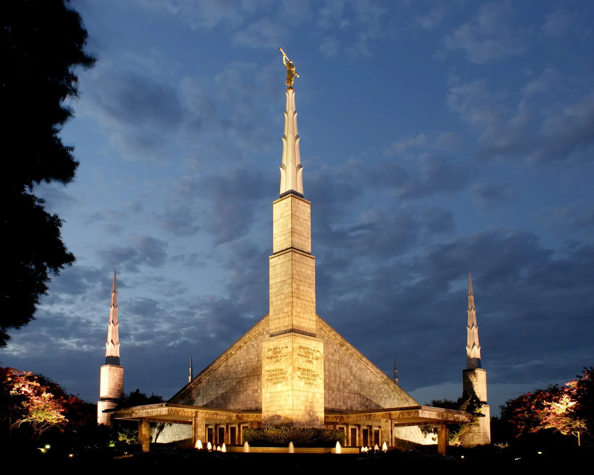 A view of the Dallas Texas Temple and grounds at night.