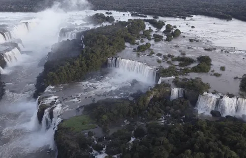 Iguaçú Falls.