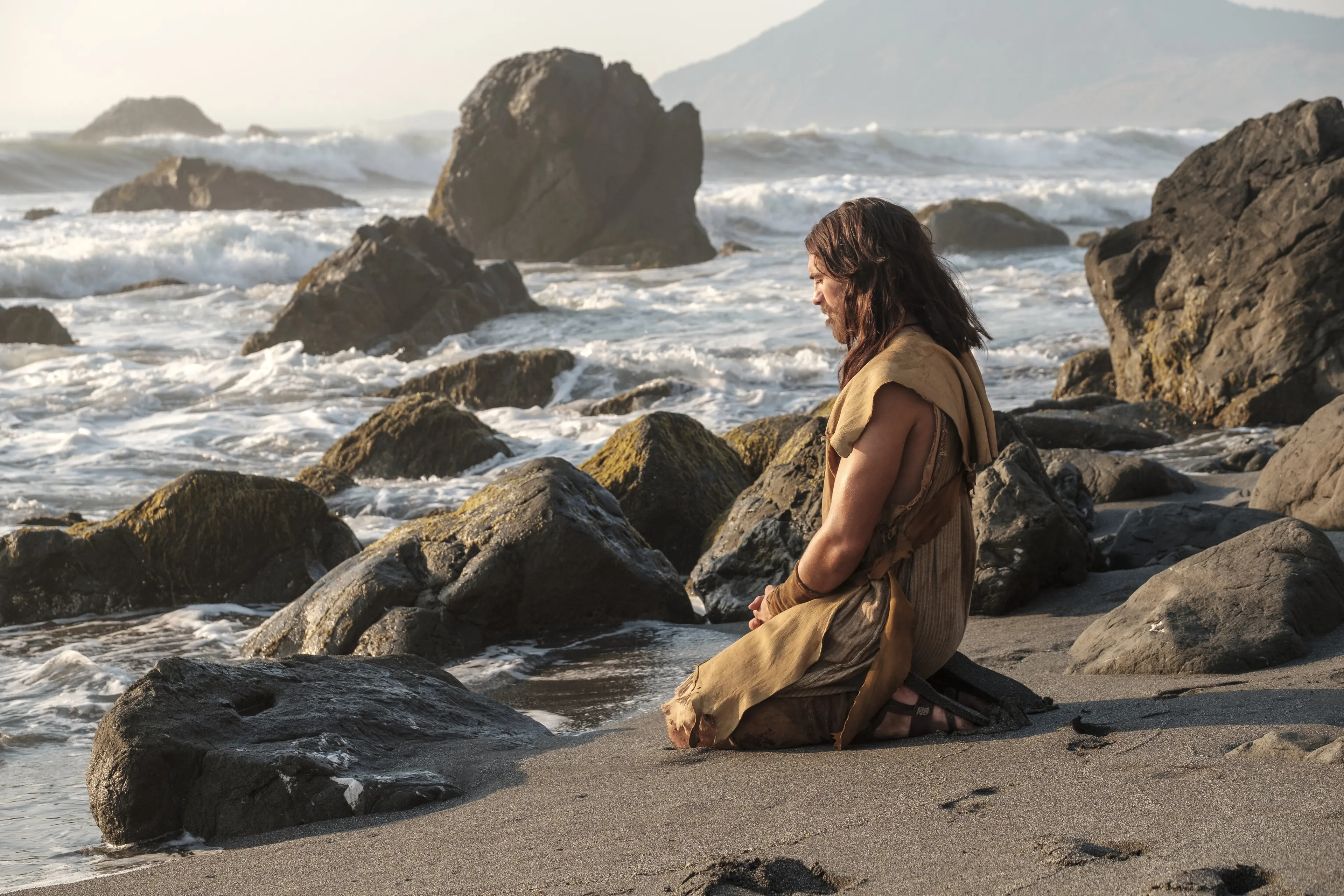 Nephi prays on the beach.