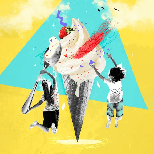 女青年与超大甜筒冰淇淋