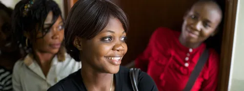 三位微笑的姊妹