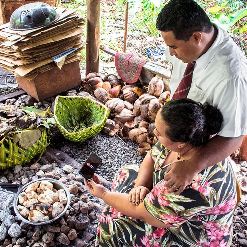 couple watching conference on a phone