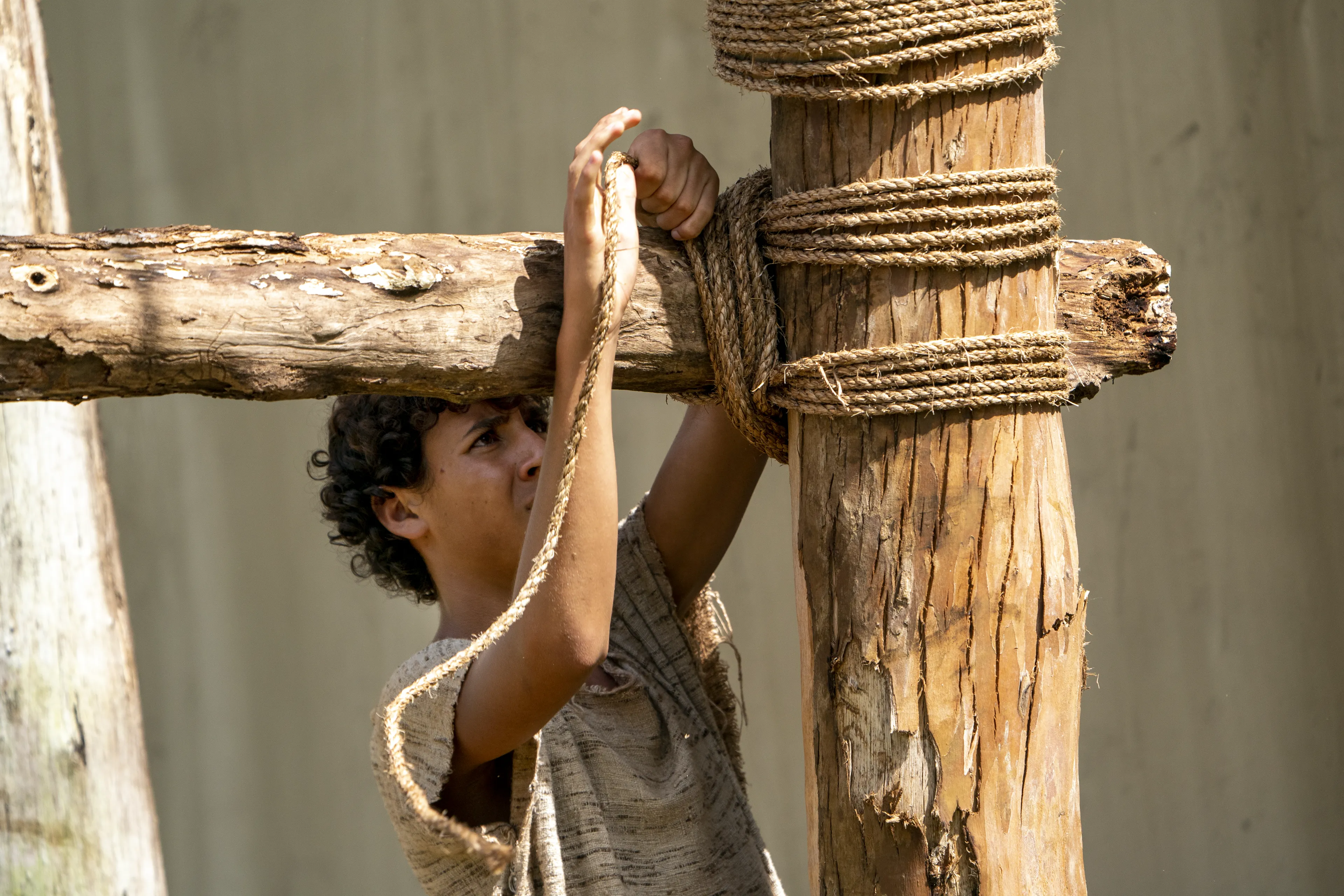 Nephites come together to build a tower. They are preparing to hear from King Benjamin in the Land of Zarahemla.