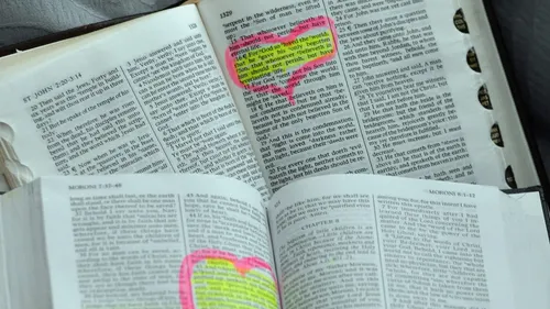 在經文上劃記