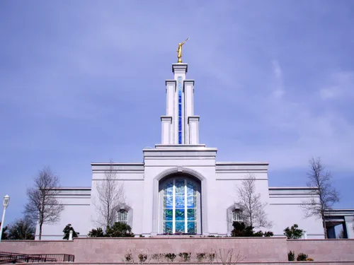 The side view of the San Antonio Texas Temple, with a view of the windows and some trees on the grounds.