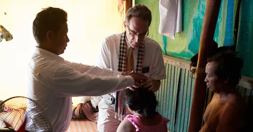 vahine e fāri’i ra i te hō’ē ha’amaita’ira’a autahu’ara’a