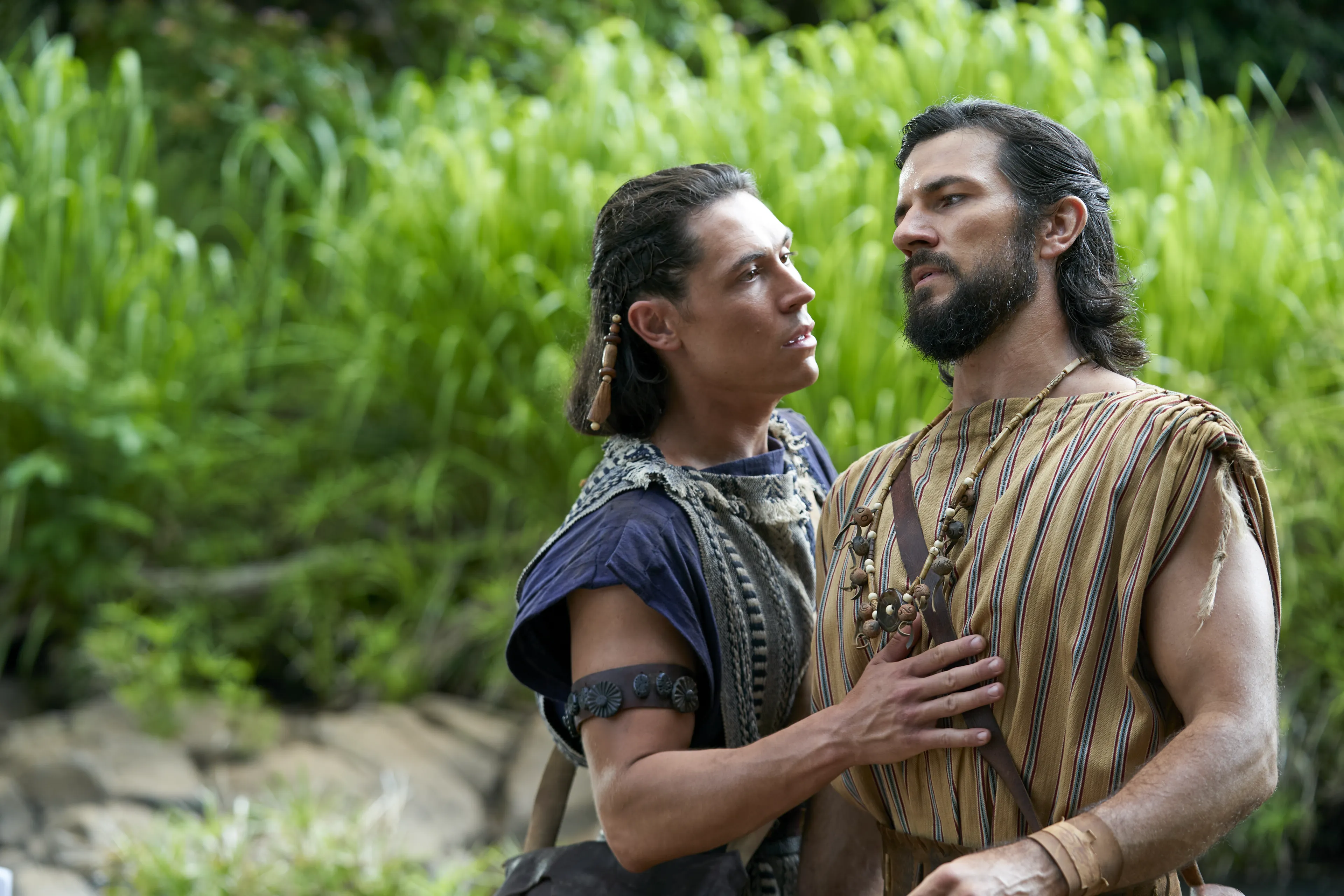 Alma the Younger and Ammon, son of Mosiah talk.