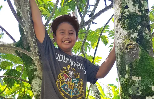 photo of Raiarii in Tahiti climbing a tree