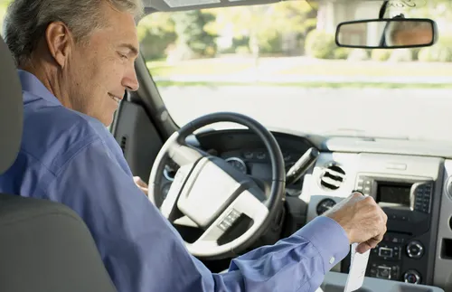 杜蘭弟兄把經文放在車裡