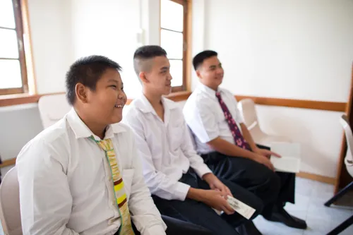 remaja putra ditahbiskan