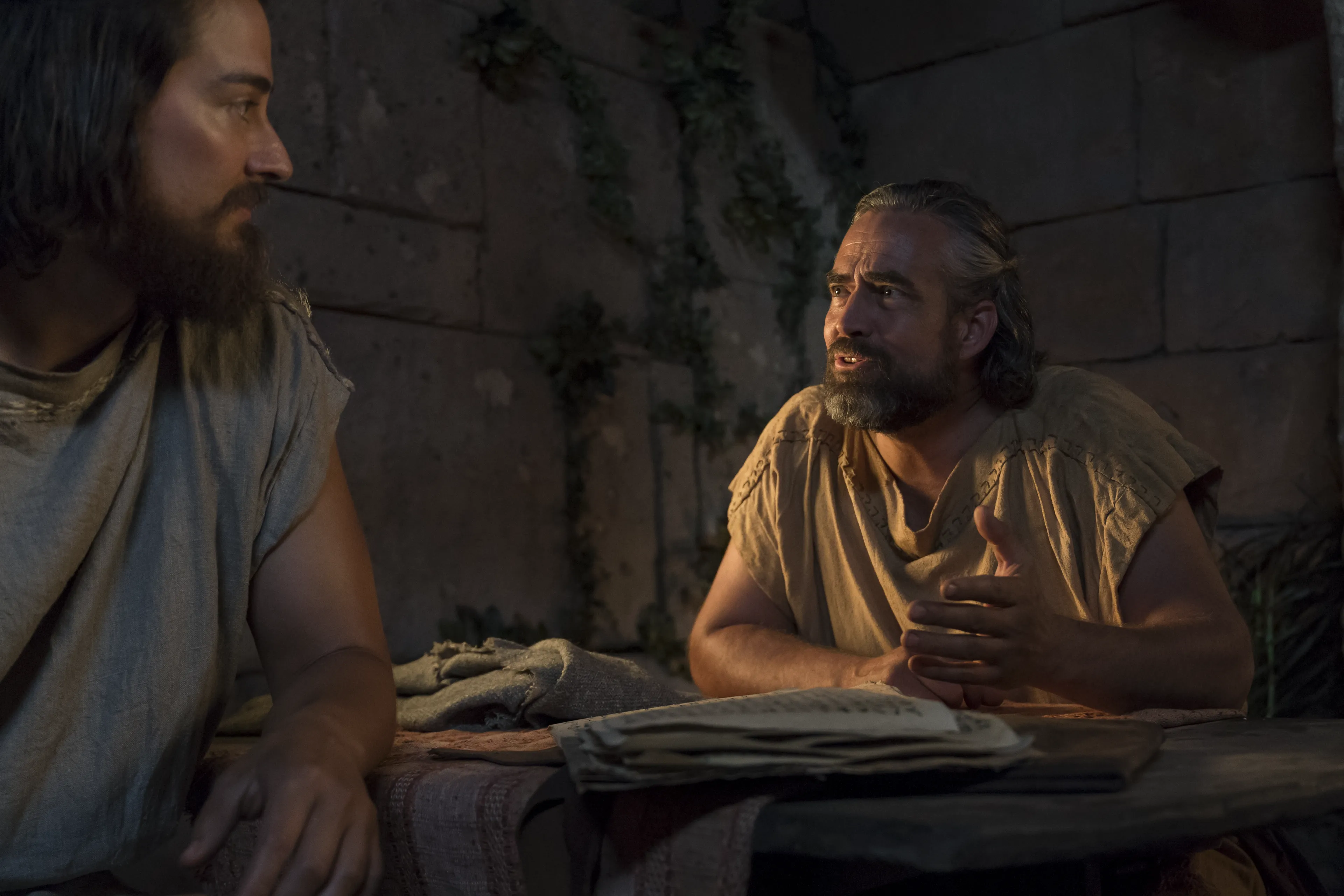 People listen as Alma teaches of Abinadi.